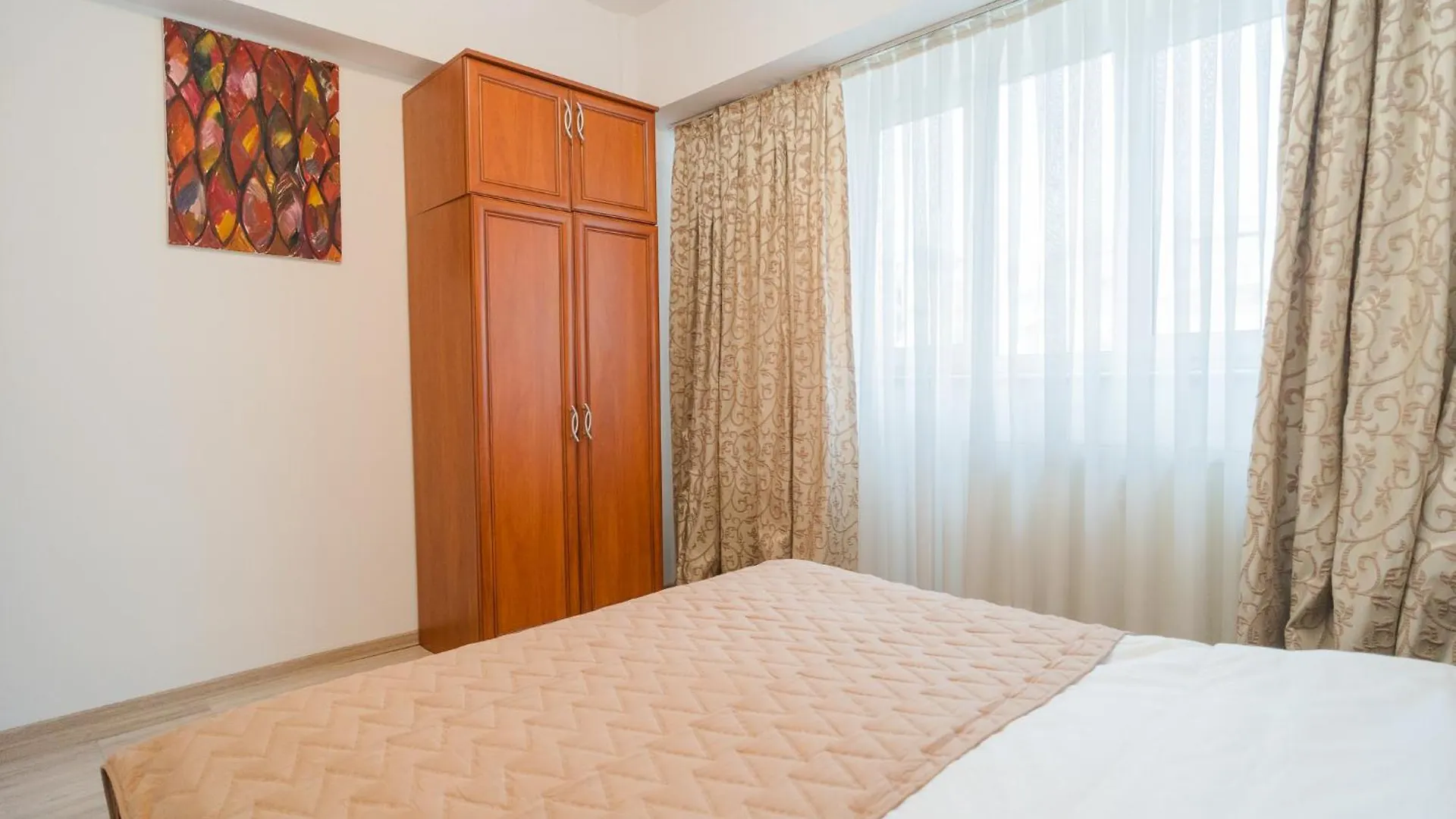 Spacious Stay Near City Center Bukurešť