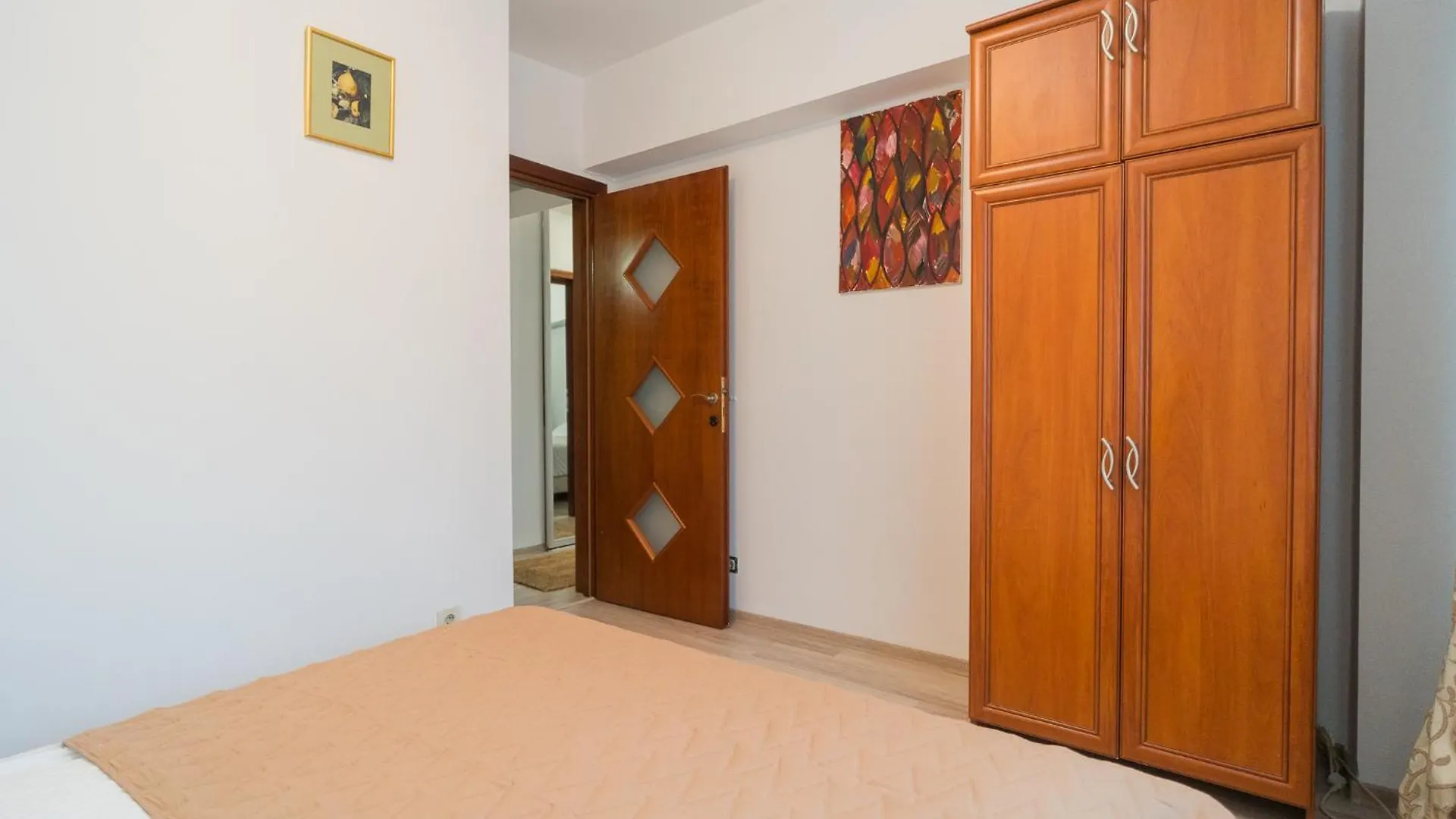 Apartment Spacious Stay Near City Center Bucharest