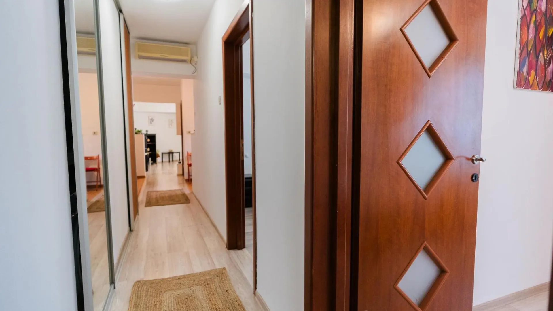 Spacious Stay Near City Center Bucharest Apartment