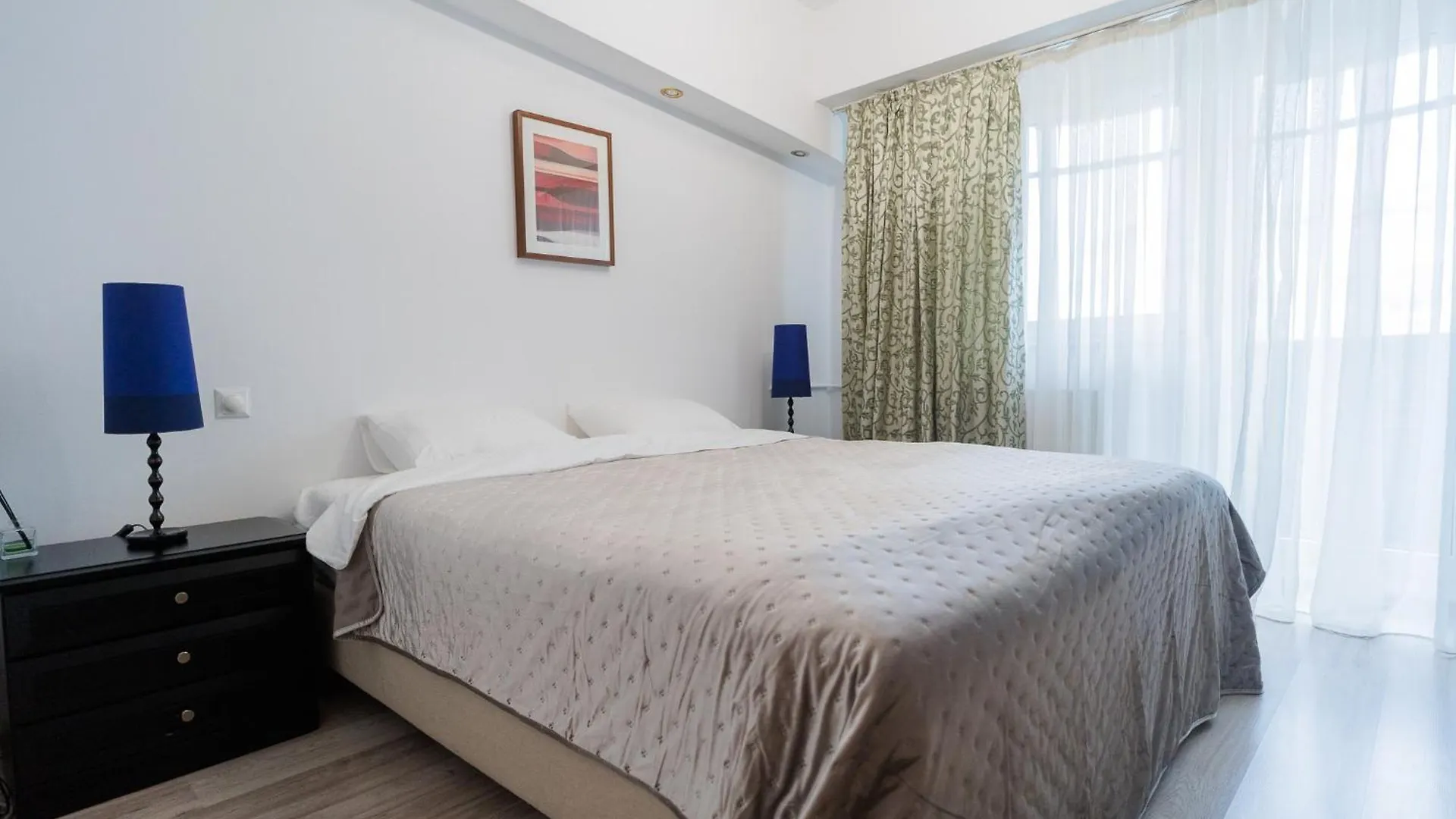 Spacious Stay Near City Center Bucharest Apartment